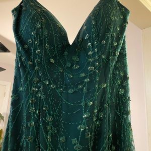 Selling a elegant prom dress worn once dry cleaned